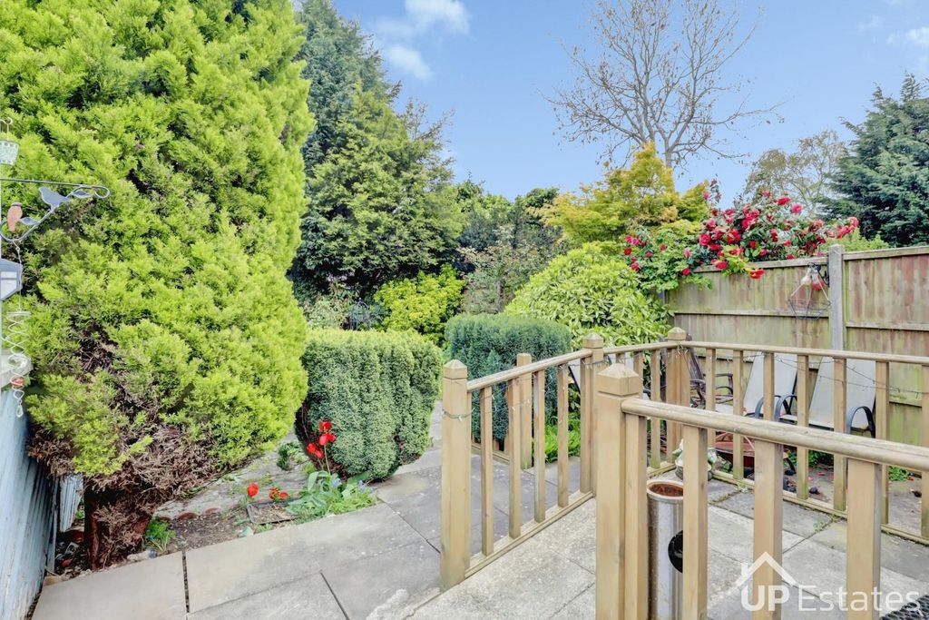 Property photo 2 of 12 Garden