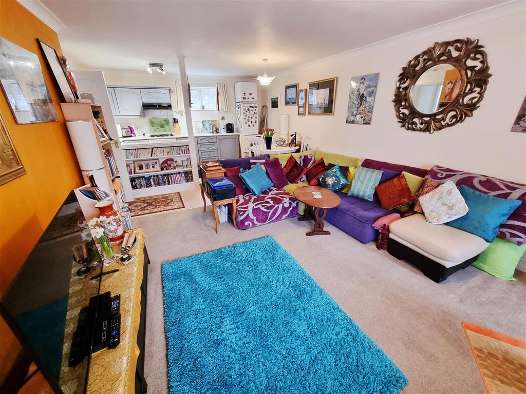 Additional image 10 of 1 bed flat for saleBounsalls Court, Launceston PL15