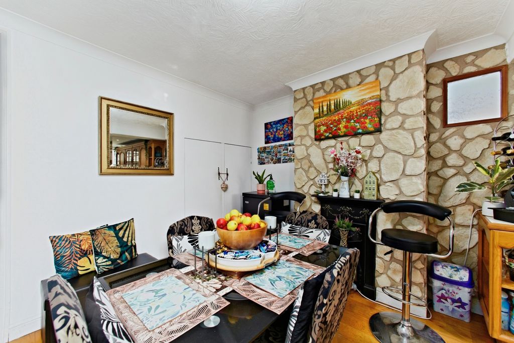 Property photo 3 of 20 Pbox-Img.Jpg