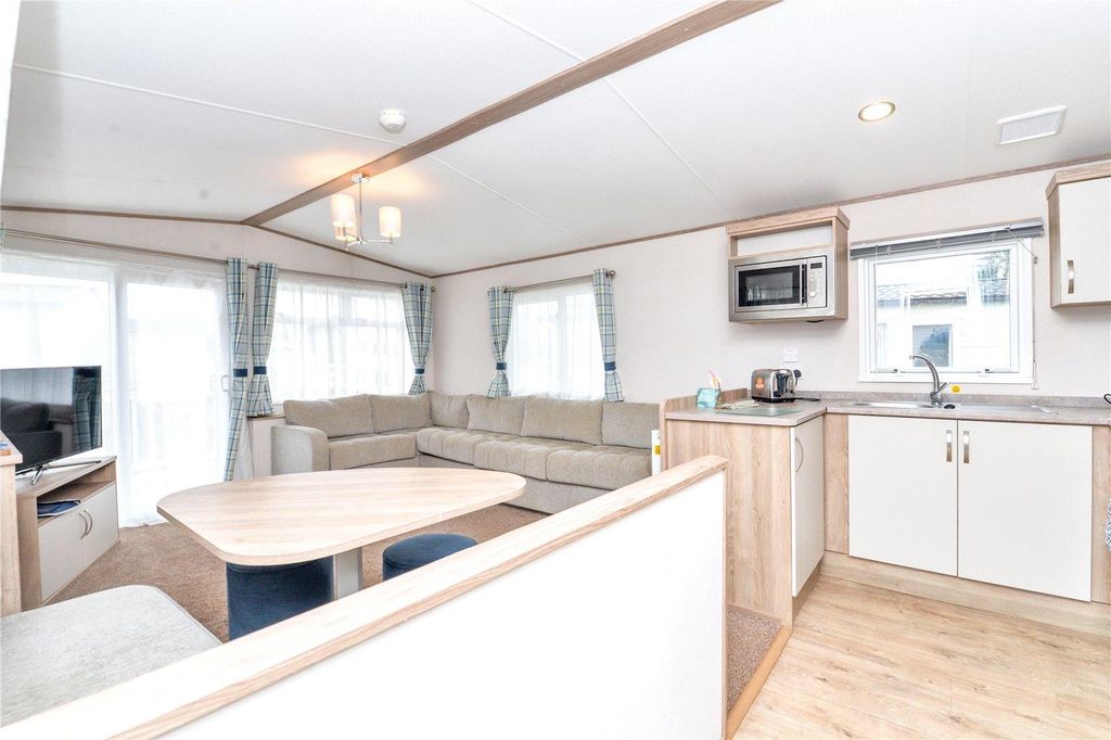 Property photo 2 of 15 Picture No. 04