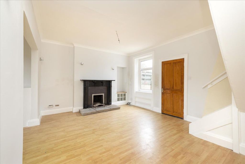 Property photo 2 of 25