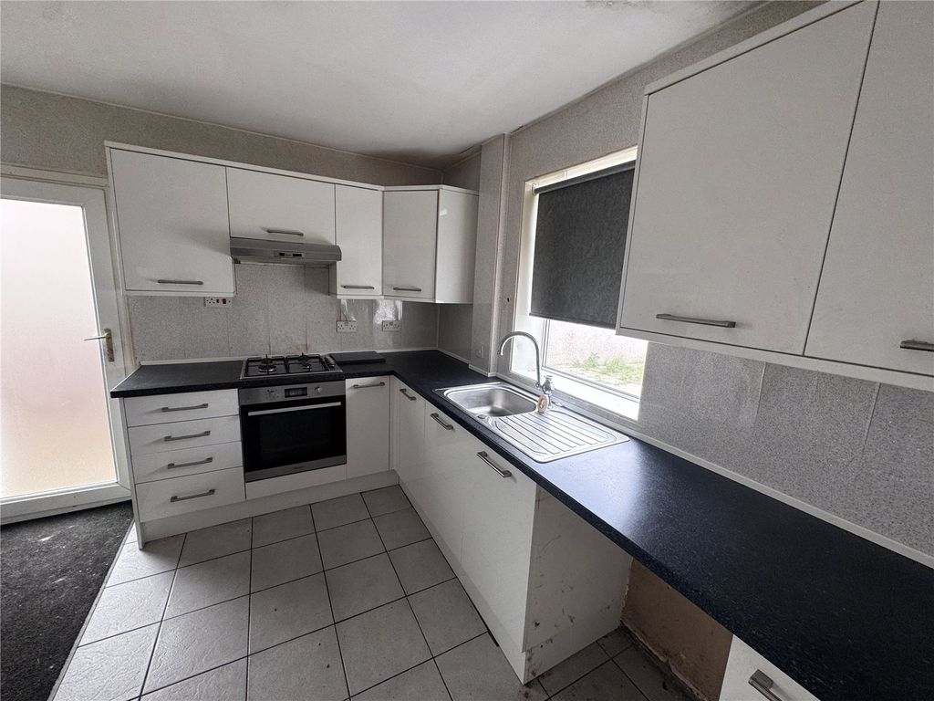 Property photo 2 of 14 Kitchen
