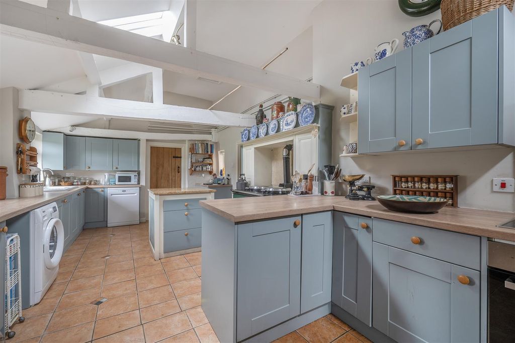 Property photo 2 of 21 Kitchen.Jpg