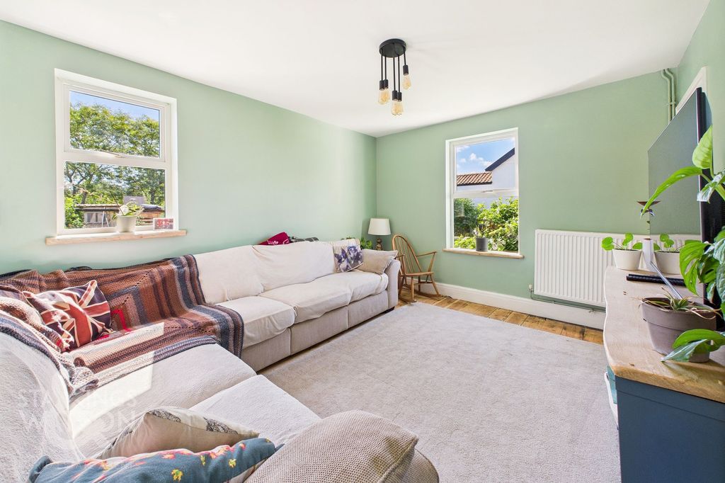Property photo 3 of 32