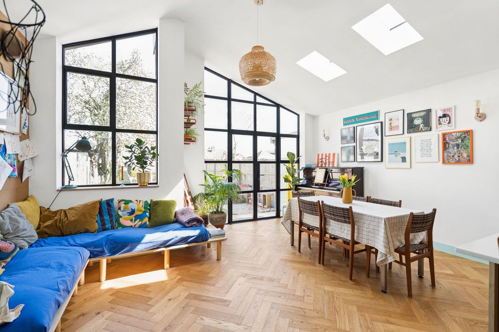 Property photo 3 of 18