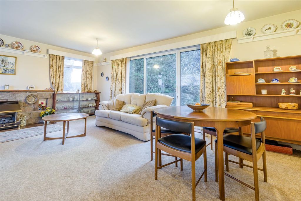 Property photo 2 of 28 8676442-Interior09.Jpg