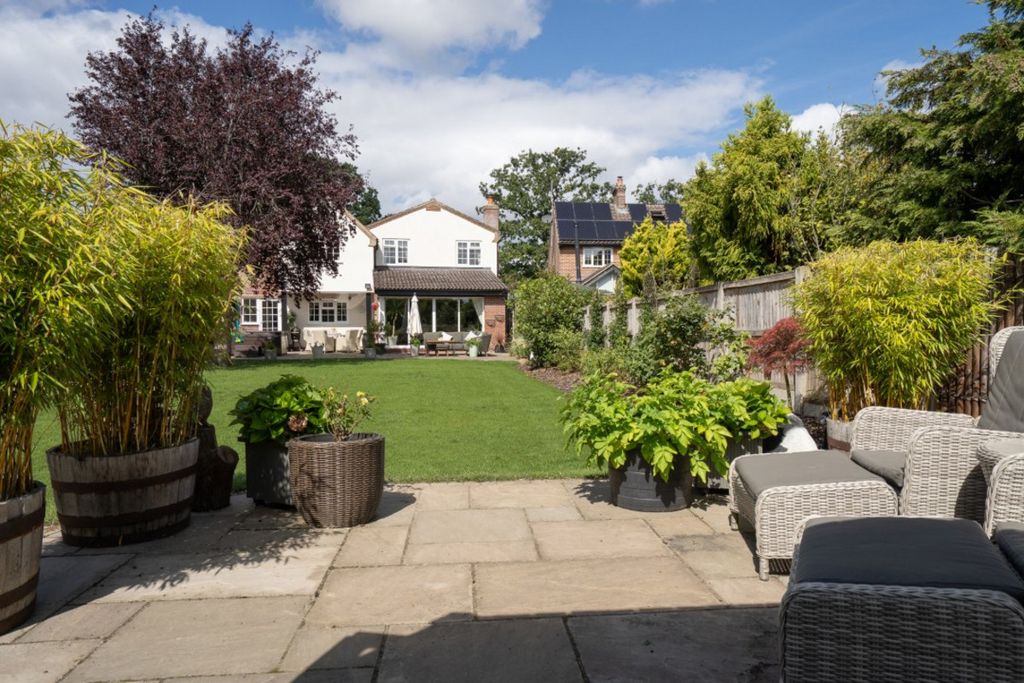 Property photo 2 of 32