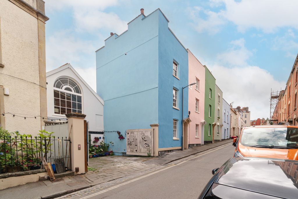 Property photo 1 of 25 1