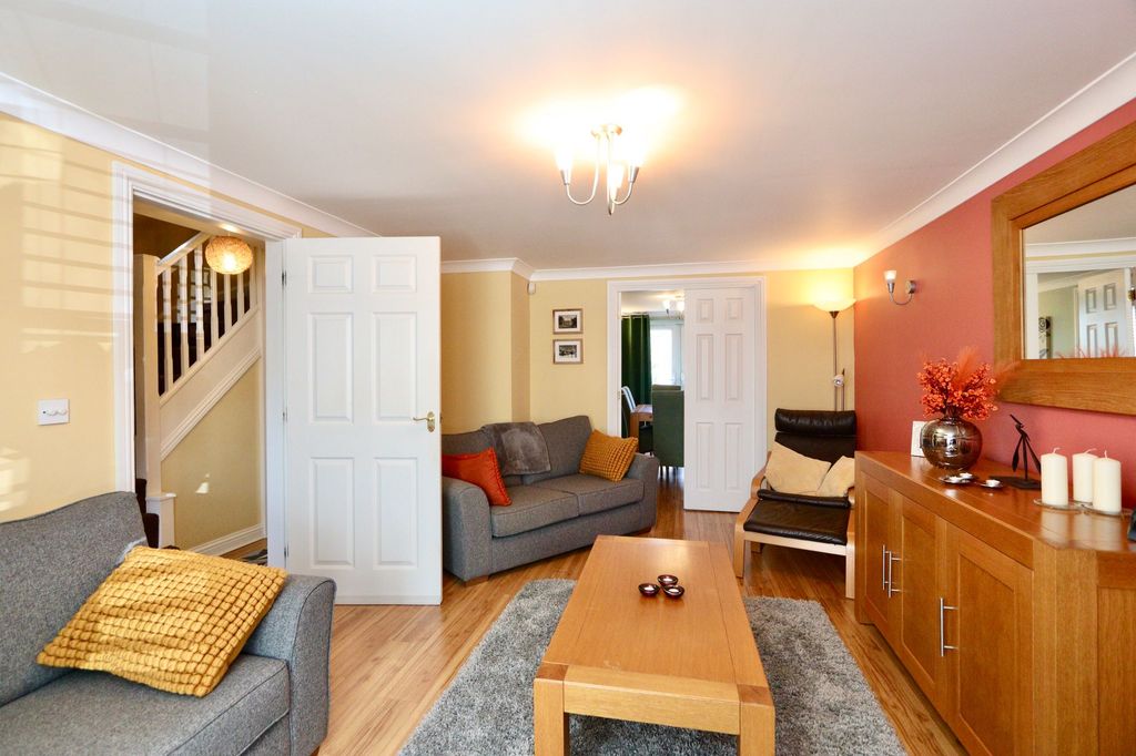 Property photo 2 of 33