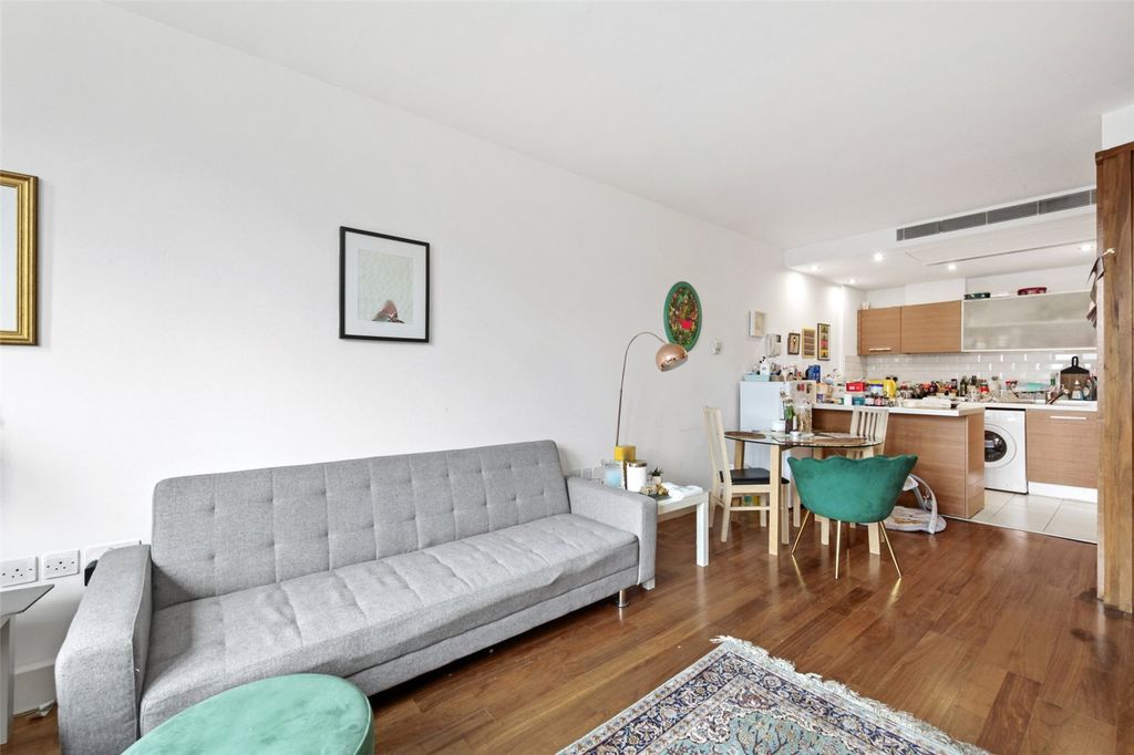 Property photo 2 of 8 Picture No. 17