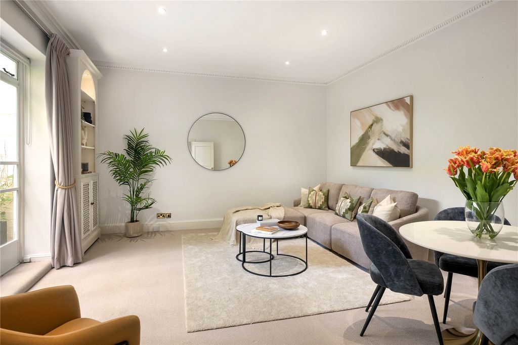 Property photo 2 of 7 Reception