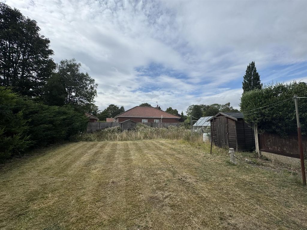 Property photo 2 of 11 Outside