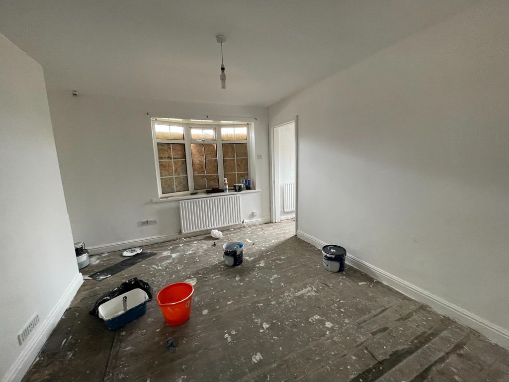 Property photo 3 of 8 20260830-Interior-9-Lodfnpdebxoqwggc.Jpg