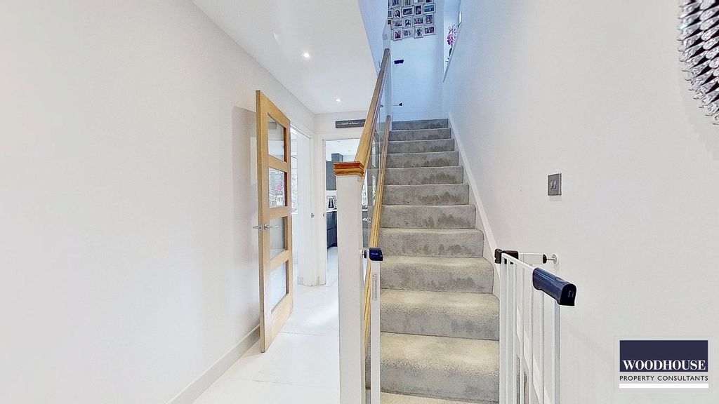 Property photo 3 of 26