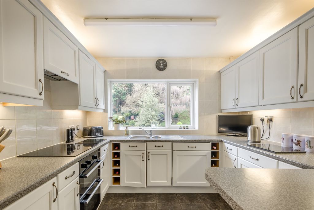 Property photo 2 of 29