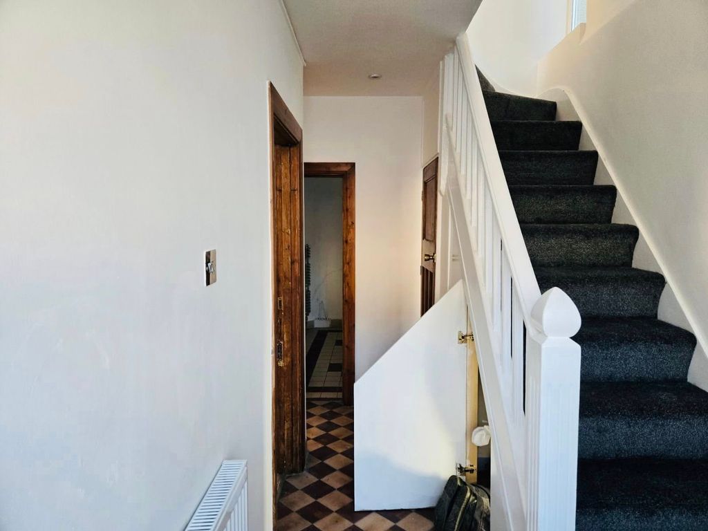 Property photo 2 of 28