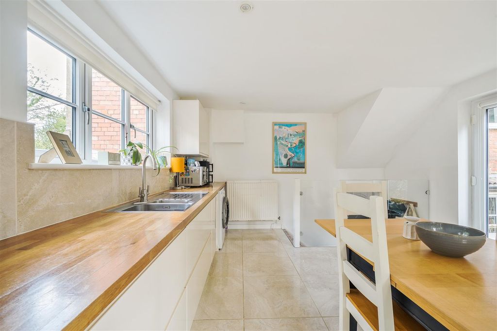 Property photo 3 of 17 1513808-16-6A9044F79A8c6.Jpg
