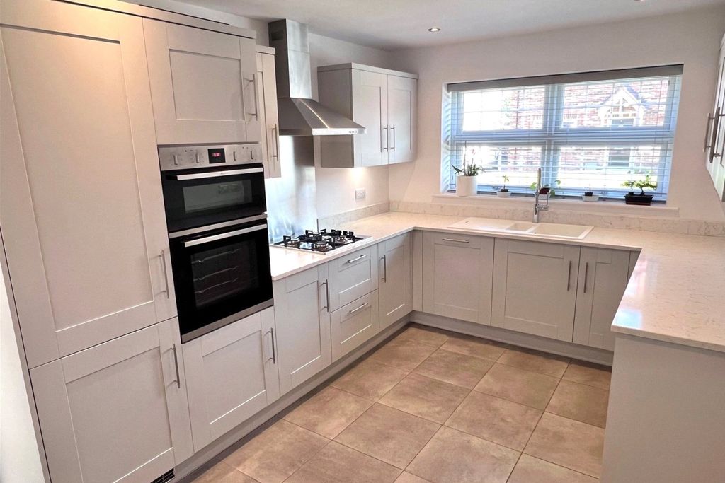 Property photo 3 of 16 Lnl230087_25