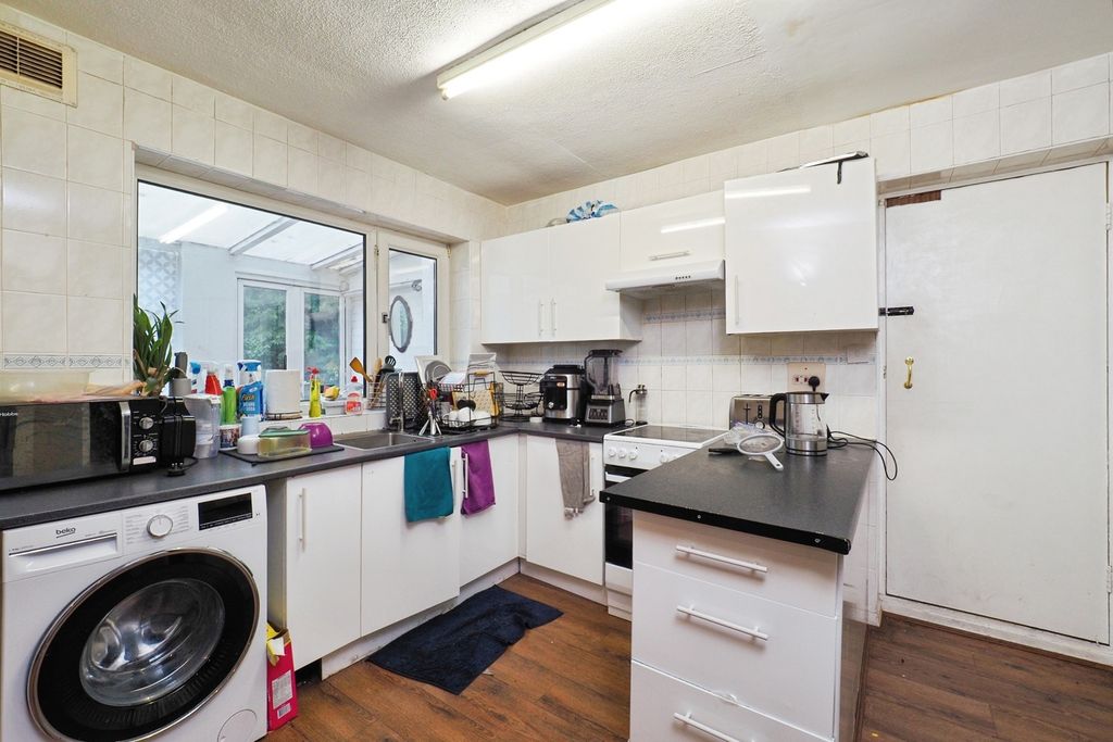 Property photo 3 of 13 Kitchen