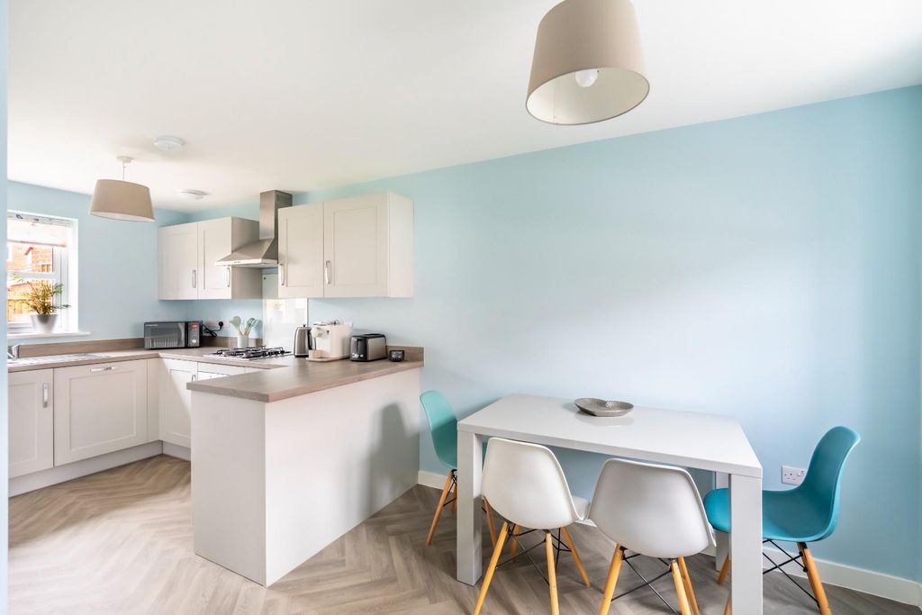 Property photo 3 of 20 Kitchen