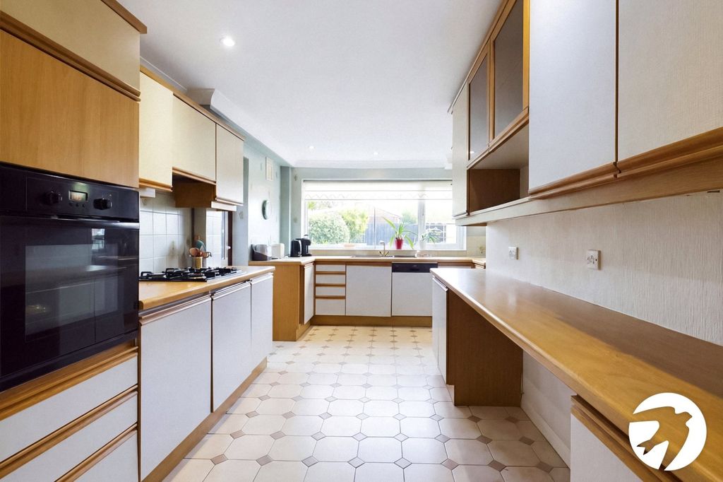 Property photo 3 of 15 Picture No. 23