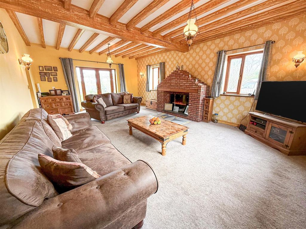 Property photo 2 of 24 Lounge