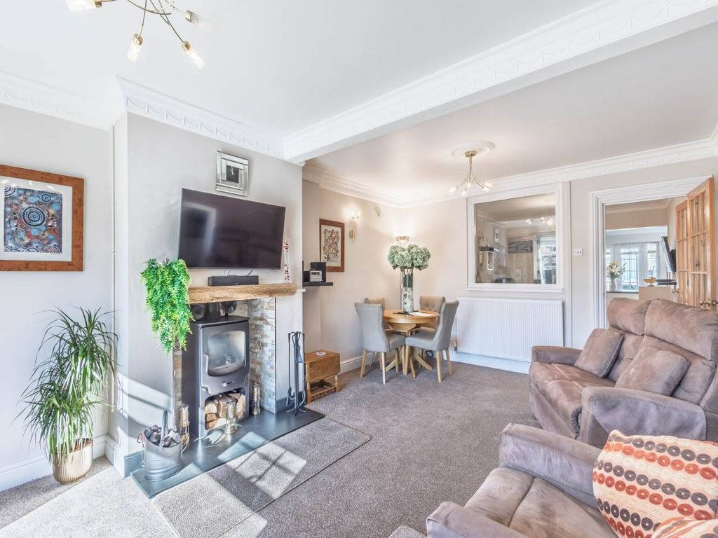 Property photo 2 of 20 Lounge 1