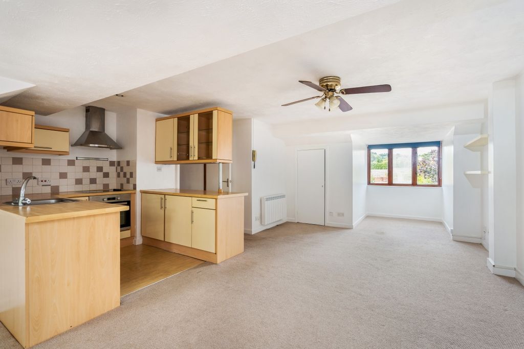 Property photo 1 of 7 Flat 5 305799 (8)