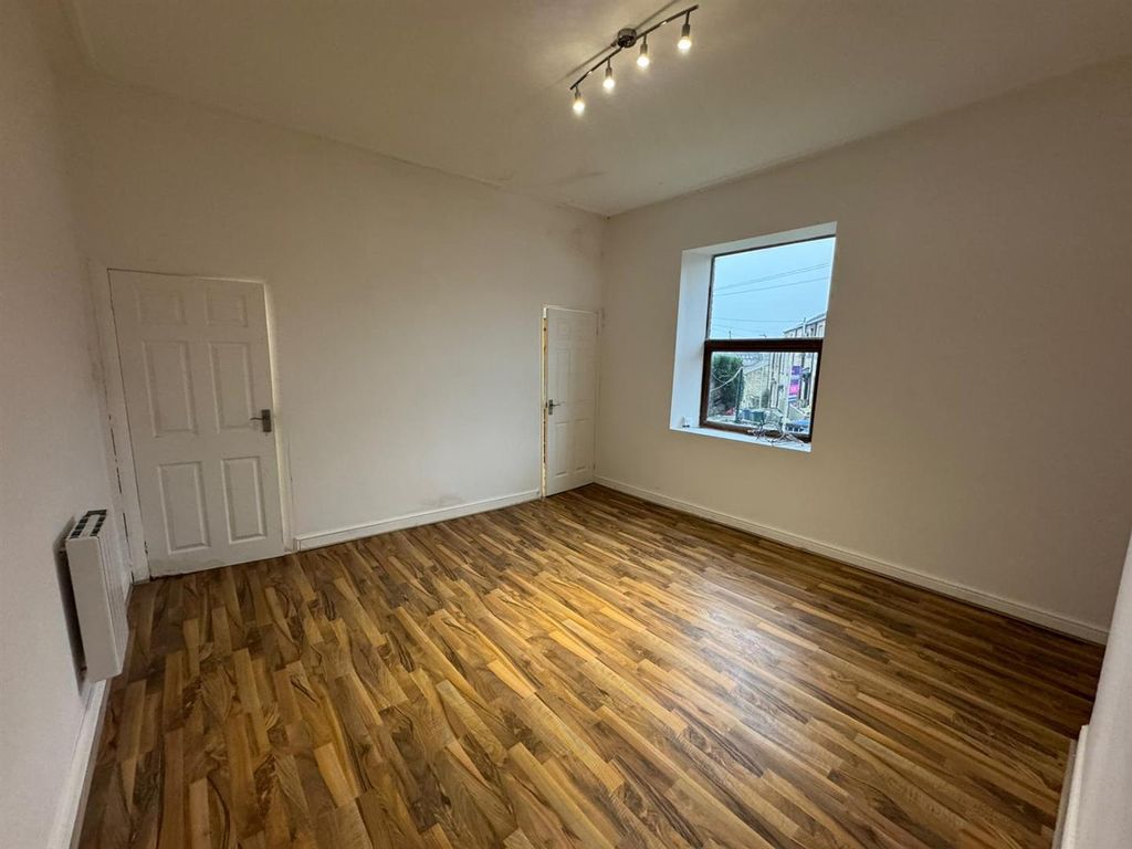 Property photo 3 of 15 4A2E69B0-9Ff2-4018-8Bf3-706F7B85A9Ef.Jpg