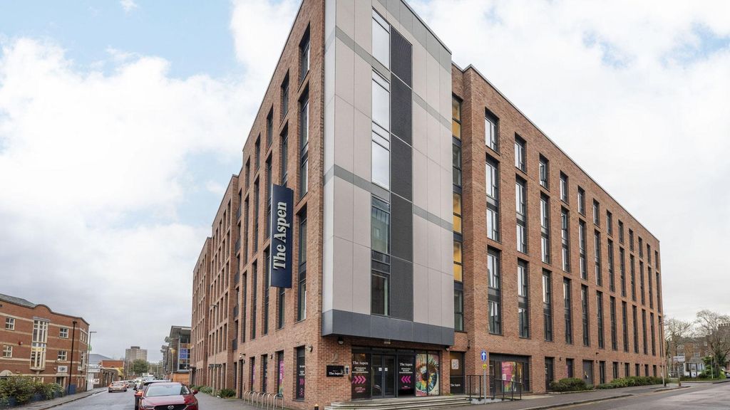 Property photo 1 of 17