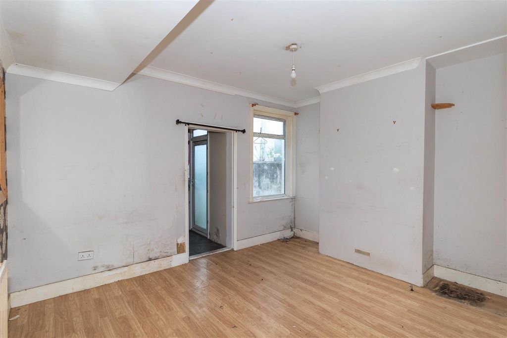 Property photo 3 of 11 Tarring-03.Jpg