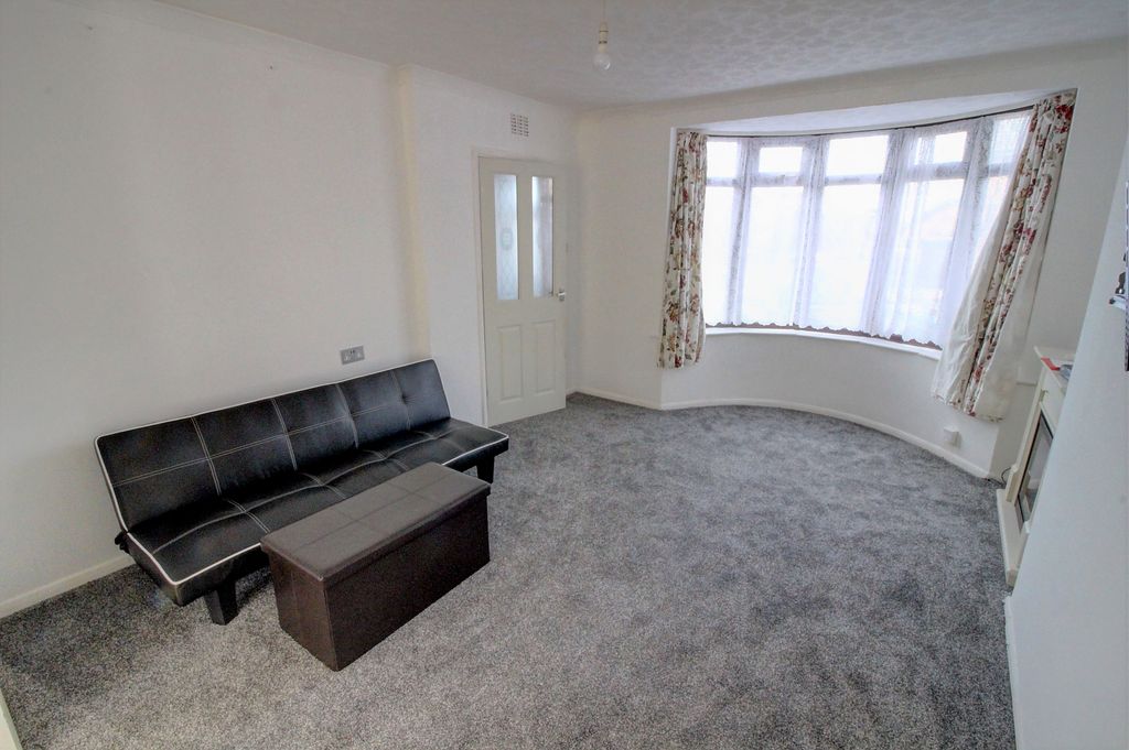 Property photo 2 of 9 Lounge/Dining Room