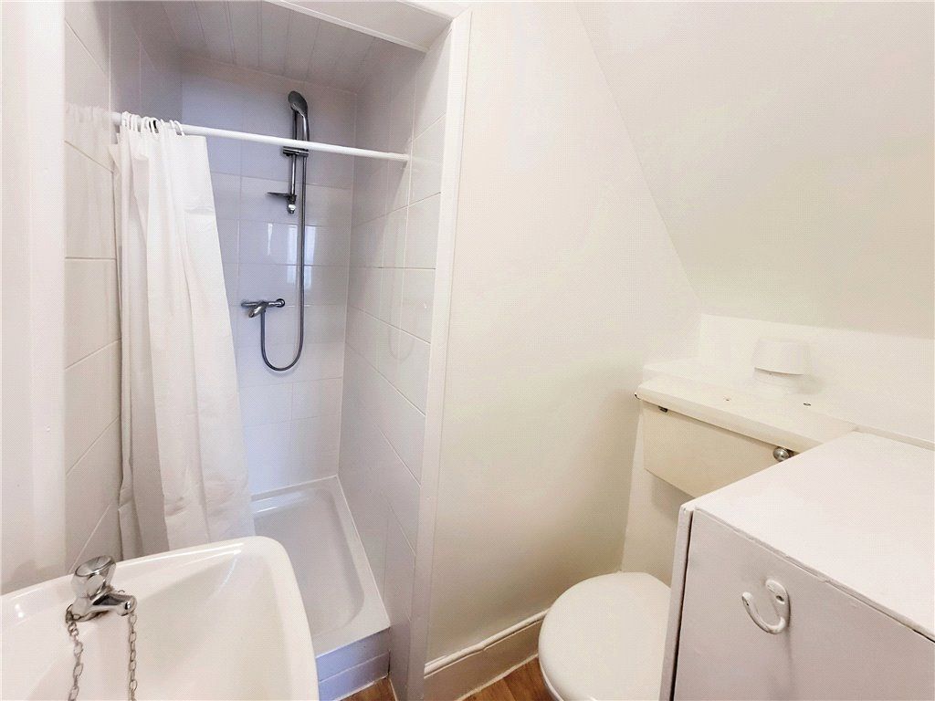 Property photo 3 of 8 Ensuite