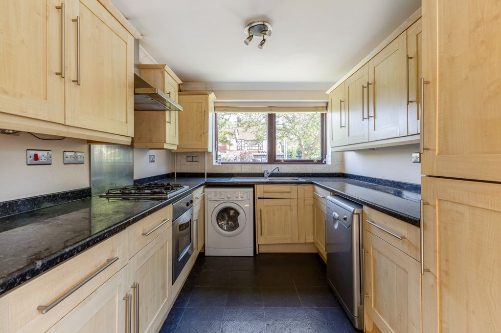 Property photo 3 of 13 Kitchen
