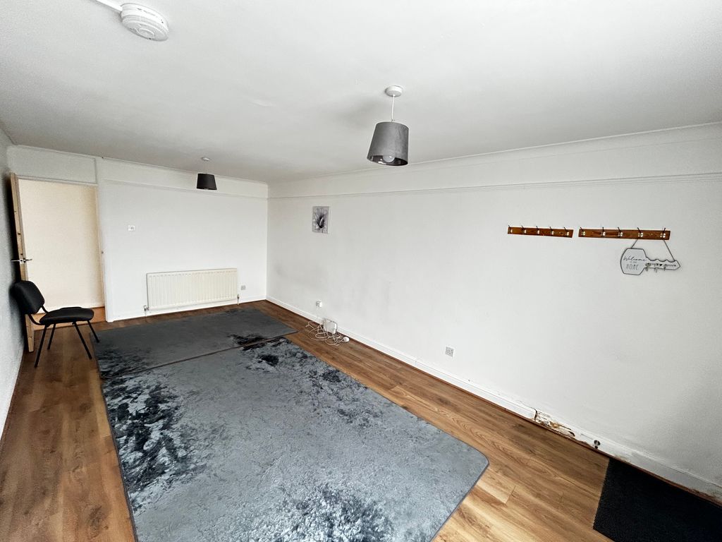 Property photo 1 of 6 Living Room
