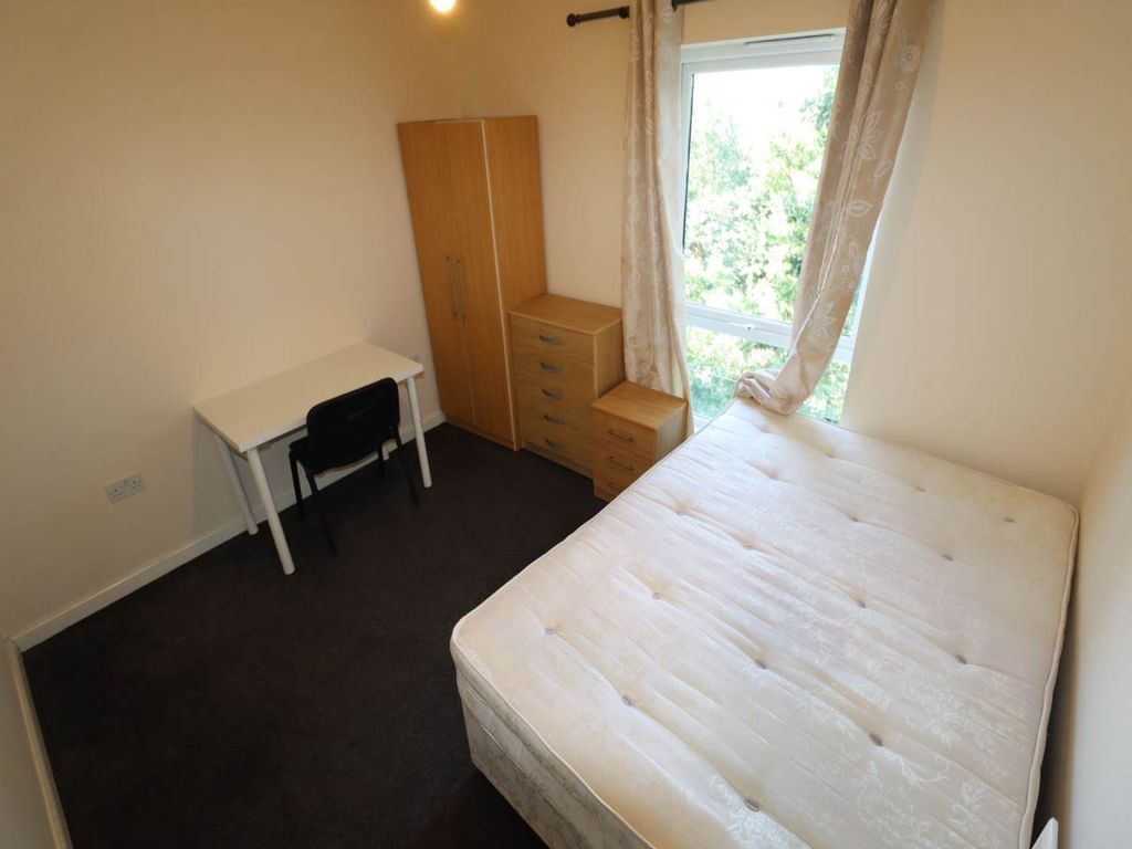 Property photo 2 of 8 1805ce06-5083-489F-8d25-Ef828cd94186