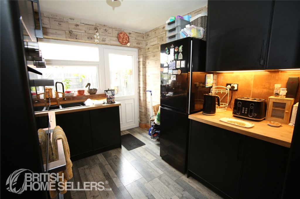 Property photo 3 of 21 Picture No. 12