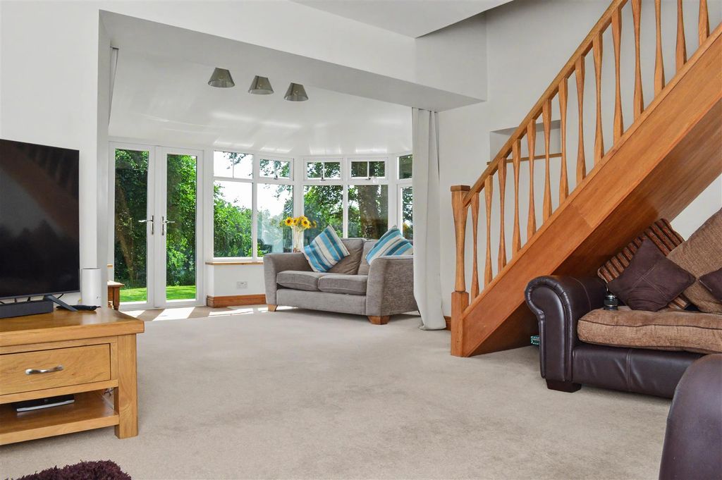 Property photo 3 of 33 Sitting Room