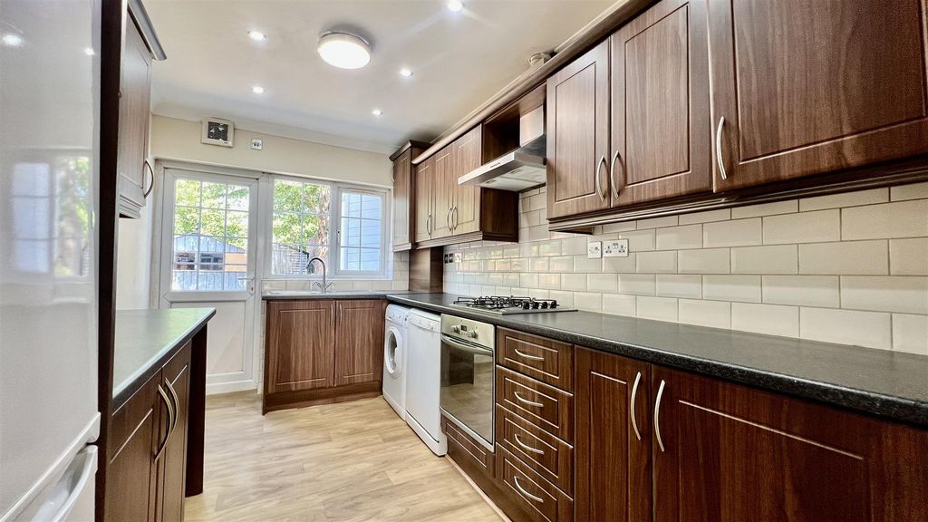 Property photo 1 of 10 Kitchen