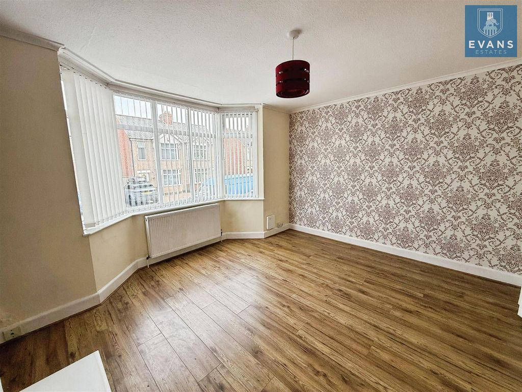 Property photo 2 of 20 Lounge