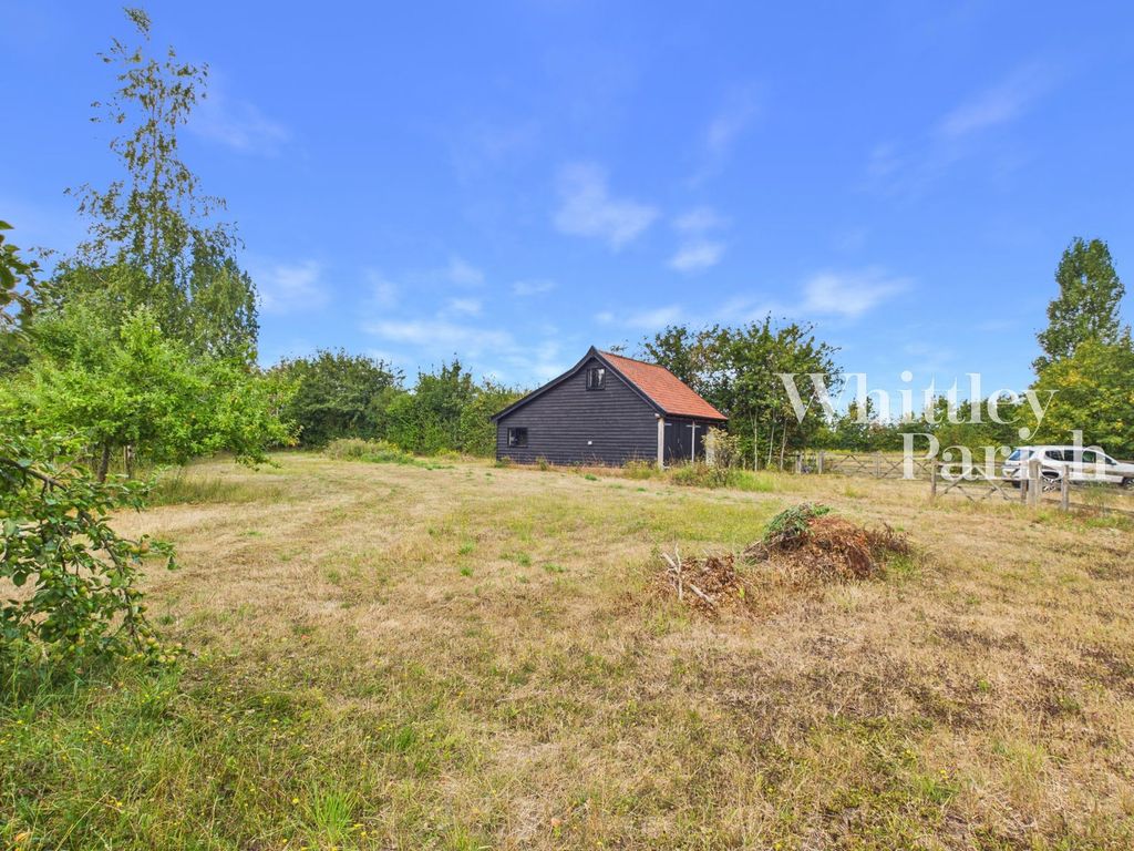 Property photo 2 of 21