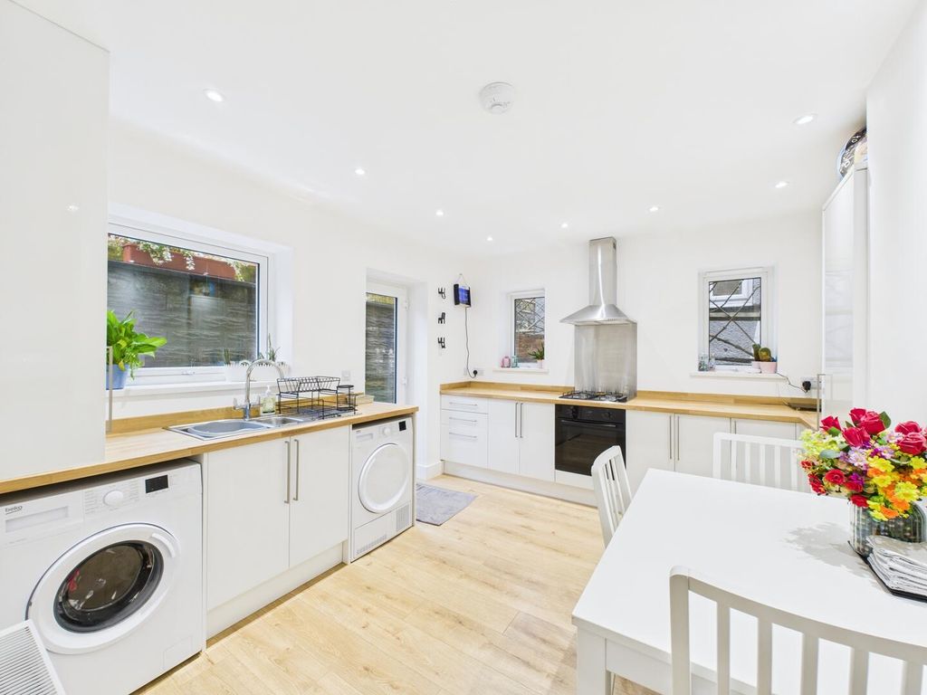 Property photo 2 of 22 Kitchen