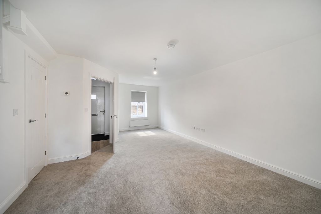 Property photo 3 of 14 Image