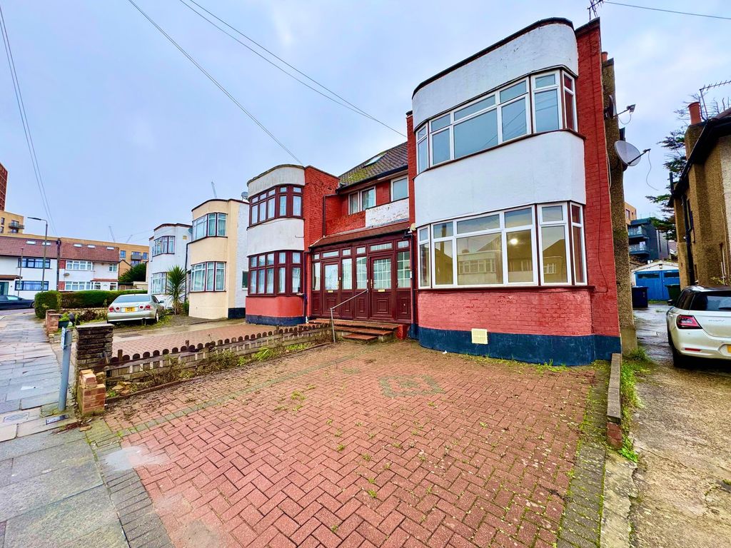 Property photo 1 of 18 Exterior