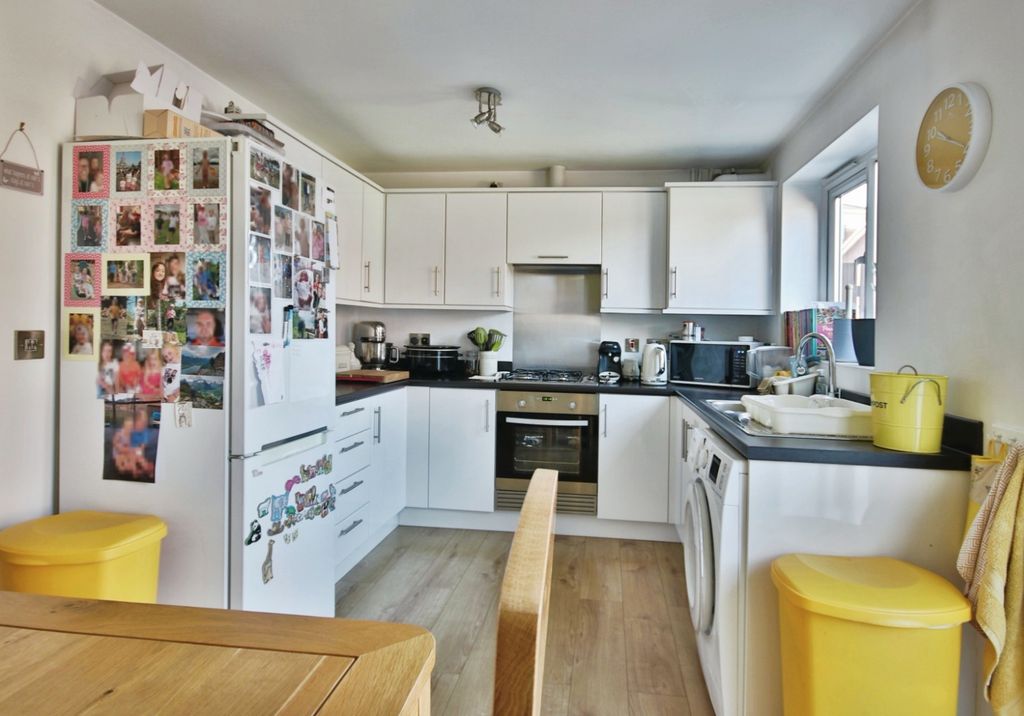 Property photo 2 of 11 3971575