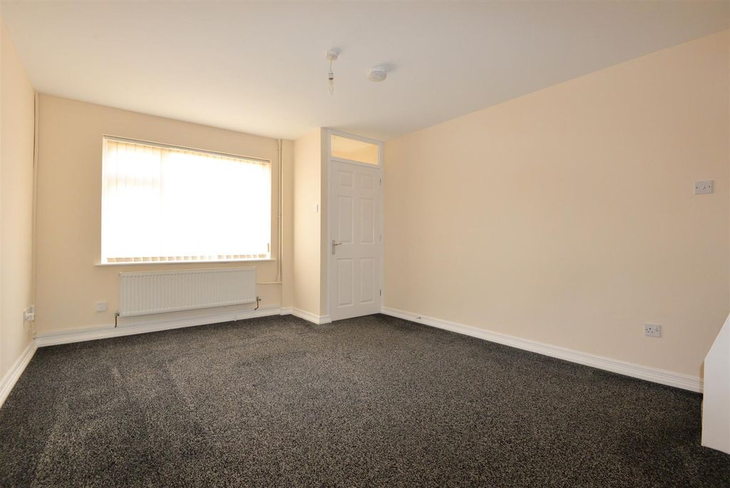Property photo 2 of 13 Living Room 1.Jpg