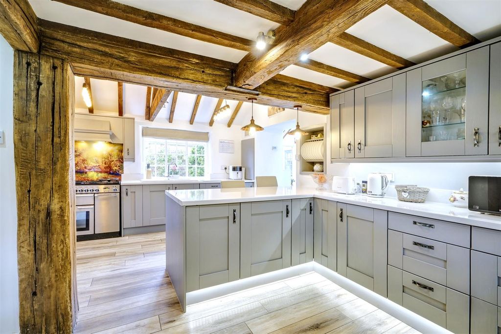 Property photo 3 of 23 Breakfast Kitchen