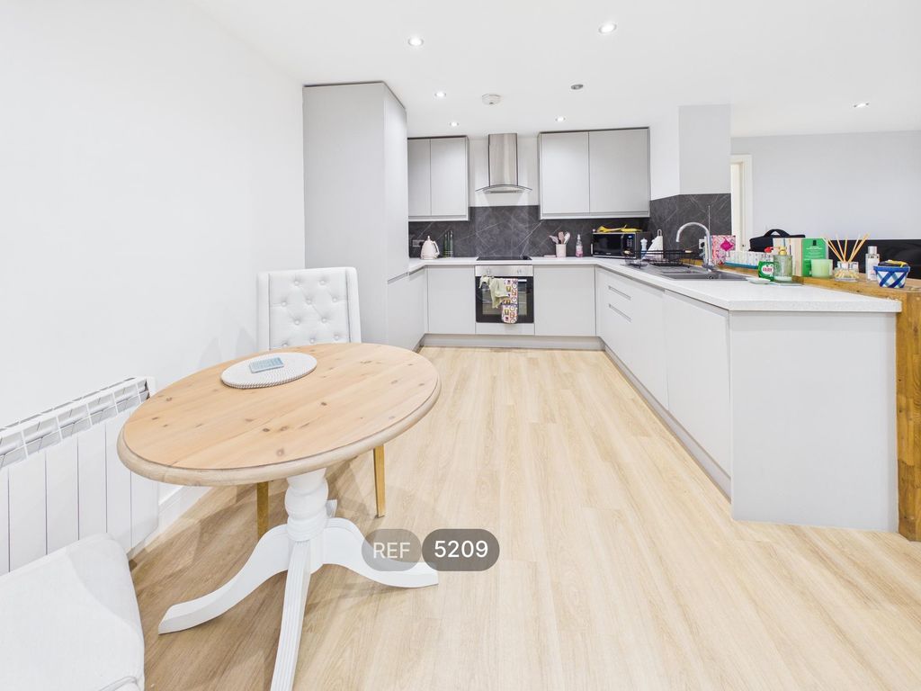 Property photo 2 of 17 Kitchen