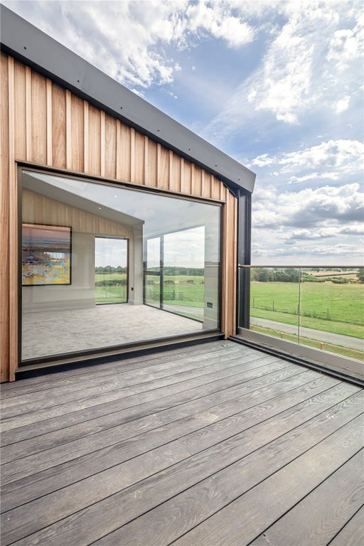 Property photo 3 of 32 Picture 3