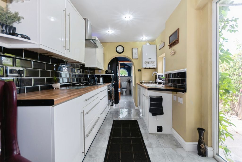 Property photo 2 of 17 Photo